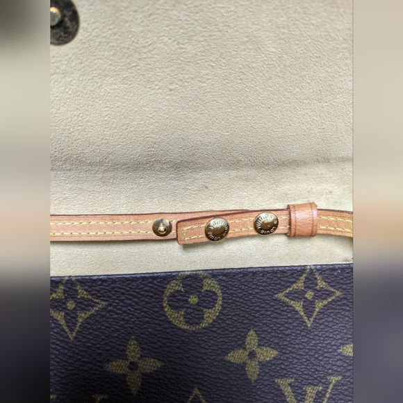 Vintage Louis Vuitton Pochette  "LIVE SHOW TODAY" - Picture 6 of 11